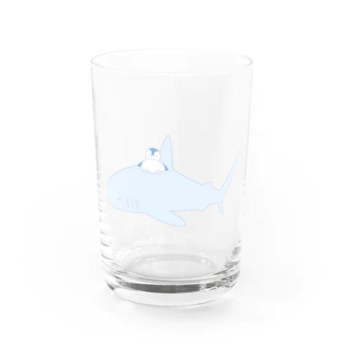 おやすみサメさんとぺんぎん(ツートン) Water Glass