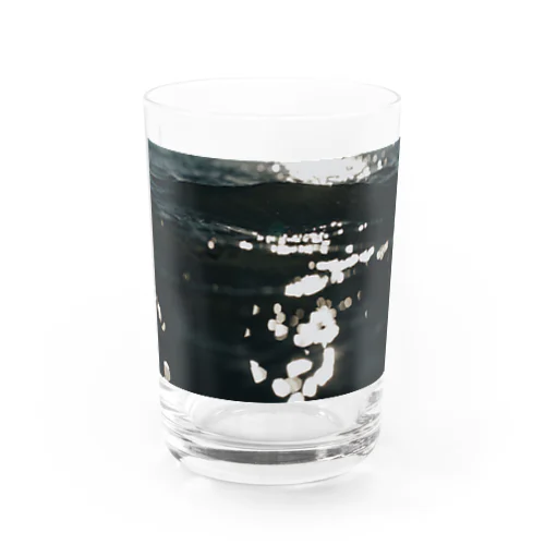 波 Water Glass