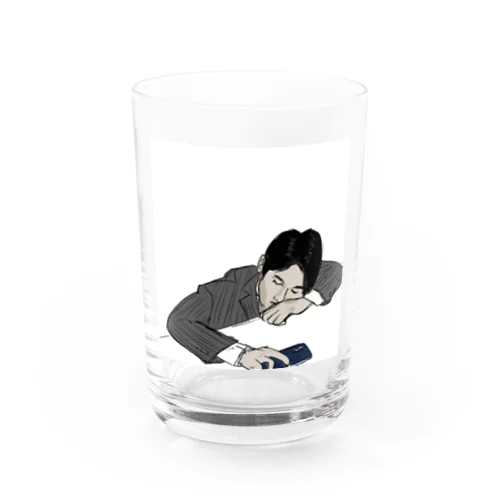 オフィスで寝る人 Water Glass