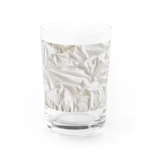 ホテルのふかふかベッド Water Glass