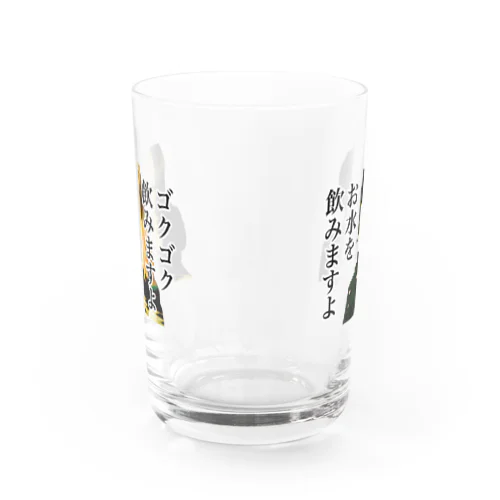 お水を飲みますよゴクゴク飲みますよグラス グラス