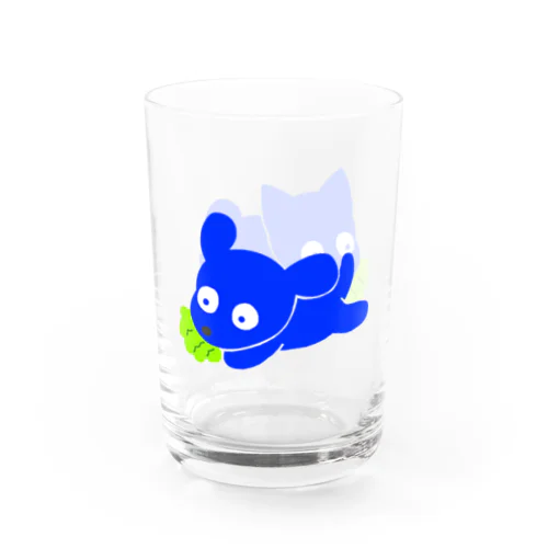 ホップをくわえたワンコ Water Glass