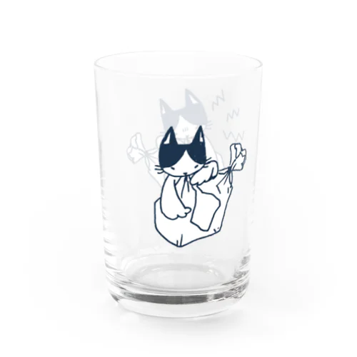 格闘するニャンコ。 Water Glass