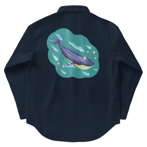 星と泳ぐシロナガスクジラ ワークシャツ