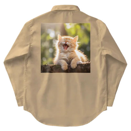 子猫のあくび　yawning kitty Work Shirt