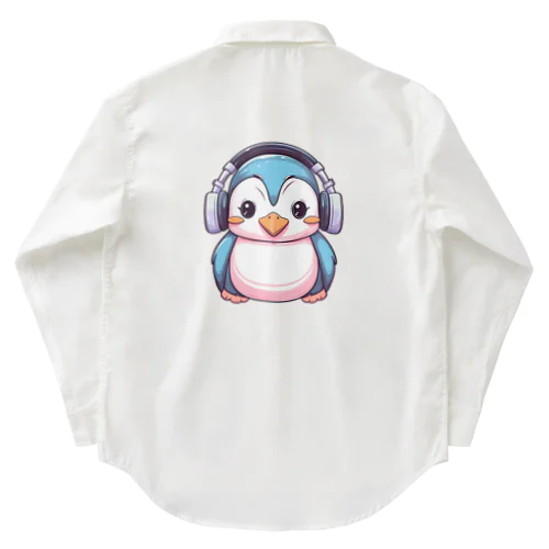 ヘッドホンを付けているペンギン ワークシャツ