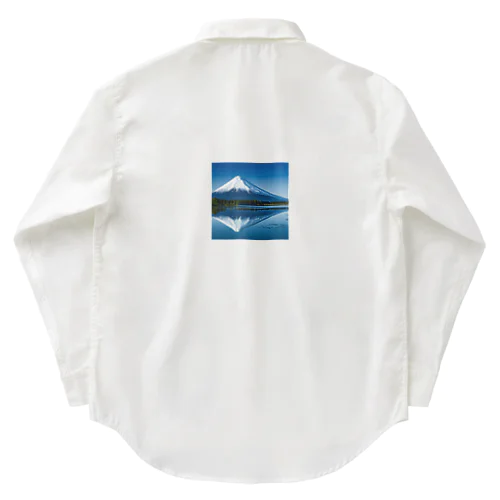 湖に反射する富士山 Work Shirt