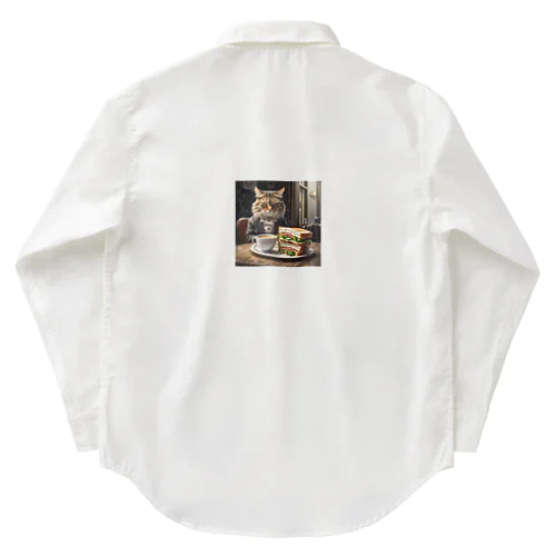 サンドイッチでランチする猫 Work Shirt