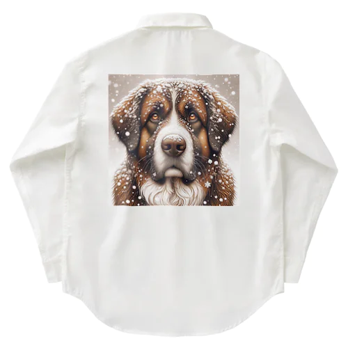 雪の中しかめっ面の犬さん Work Shirt