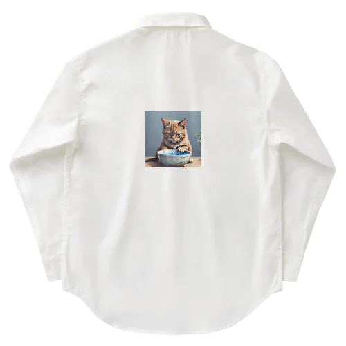 水を飲んでいる猫 Work Shirt