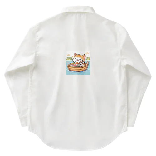 子猫が船で美味しいお魚食べたよ Work Shirt