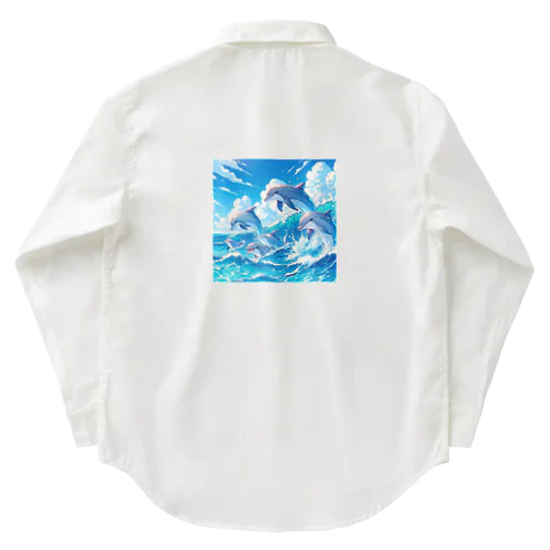 海で遊ぶイルカたちの楽しい風景 Work Shirt