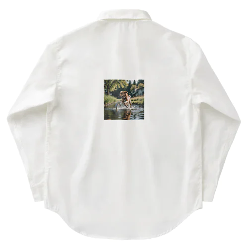 水辺を走る犬 dog runnning on the water Work Shirt