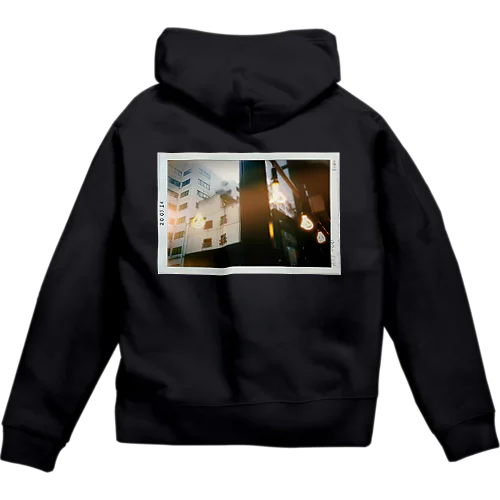 雨上がりの路地裏 Zip Hoodie