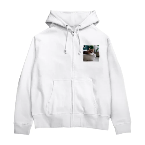 トイレに入るかわいいマンチカンのマカデミアナッツくん Zip Hoodie