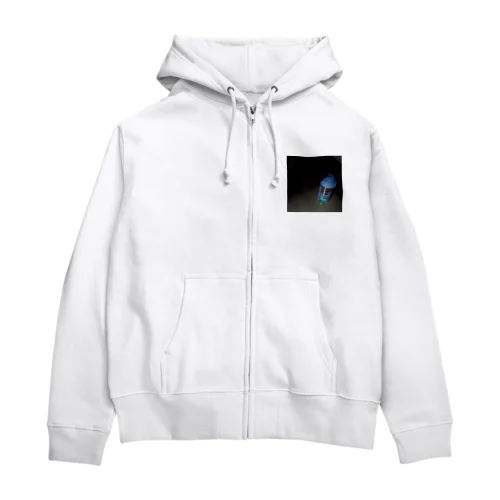 ダストブロワーにホコリが乗った Zip Hoodie