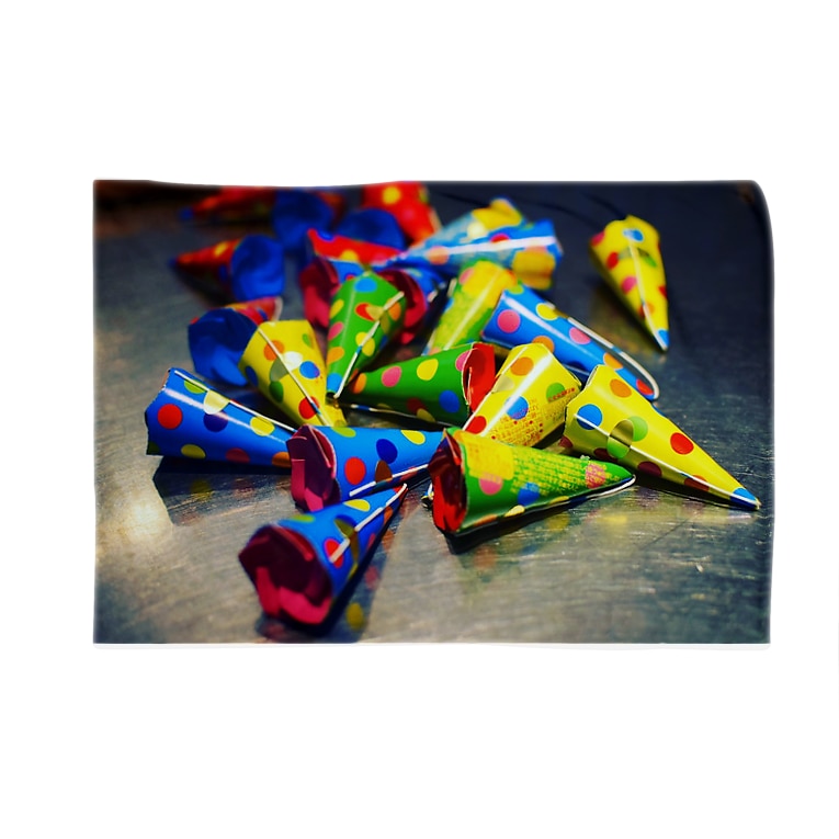 誕生日 クラッカー お祝い ハッピーバースデー Blankets By Ya Py Suzuri 誕生日 クラッカー お祝い ハッピーバースデー Blankets By Ya Py Suzuri